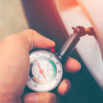 Správny postup pri meraní tlaku v pneumatikách