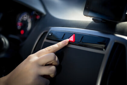 Ako používať výstražné svetlá v aute