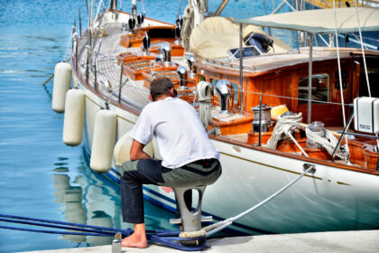 Príprava jachty na zimu v prístave vrátane technickej kontroly